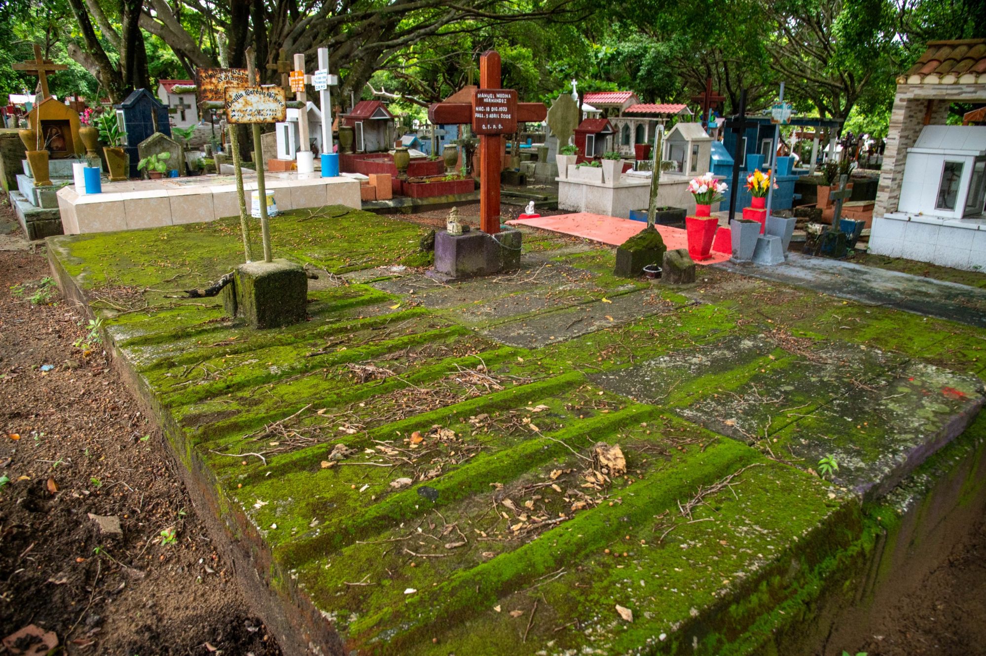 Arranca histórico censo de tumbas en el panteón Lomas de Barrillas; iniciarán con casi 4 mil lápidas