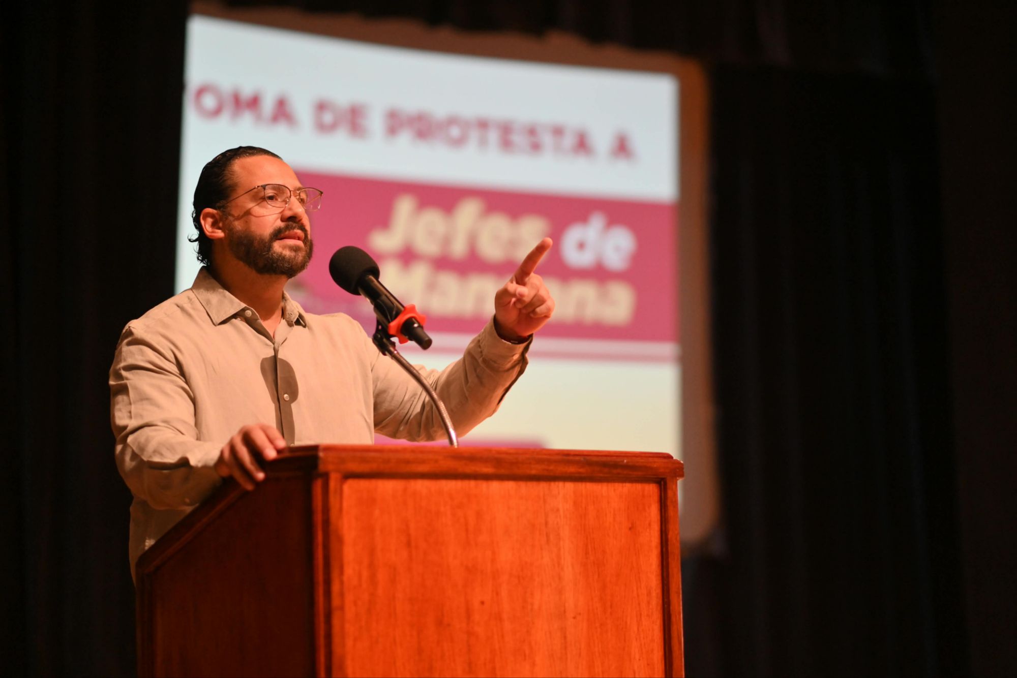 Toma Pedro Miguel Rosaldo protesta a 2 mil 117 jefas y jefes de manzana en Coatzacoalcos