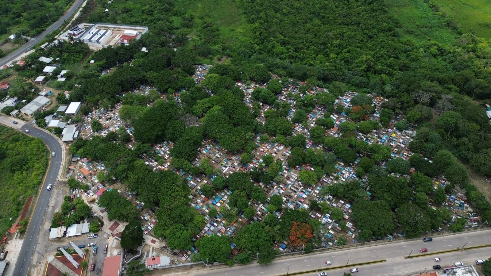 Coatzacoalcos reforzará limpieza y fumigación de panteones con el programa “Descanso Digno”